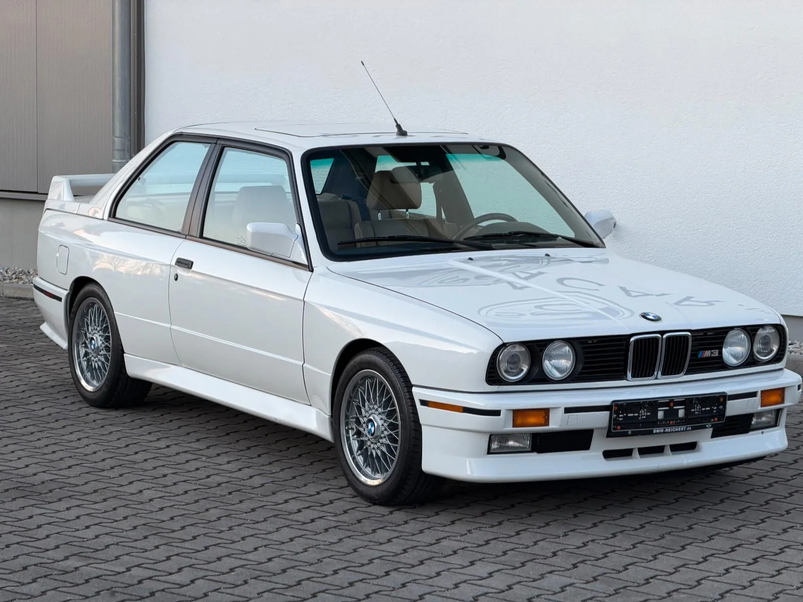 1989 BMW M3, 24/30