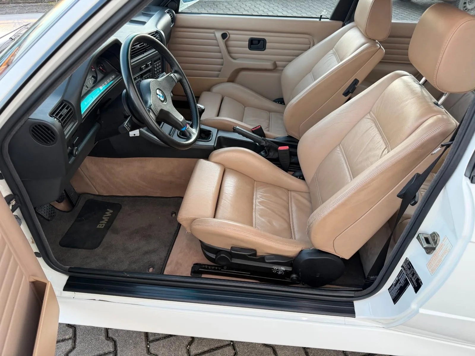 1989 BMW M3, 28/30