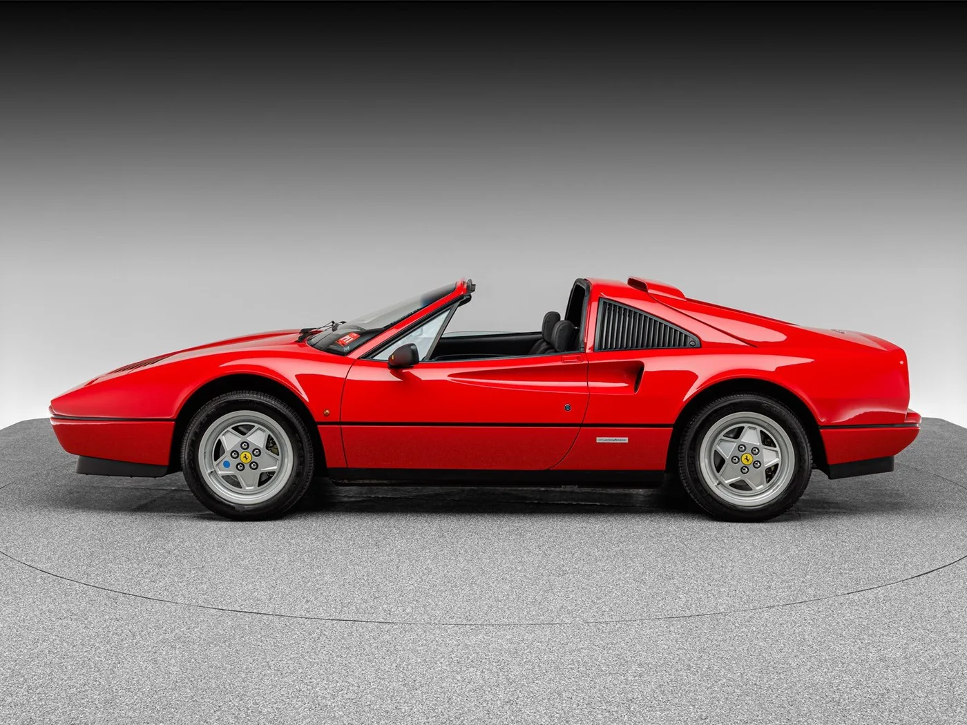 1989 Ferrari 328 GTS proposée par un concessionnaire spécialisé à Böblingen, Allemagne, photo 2 sur 15