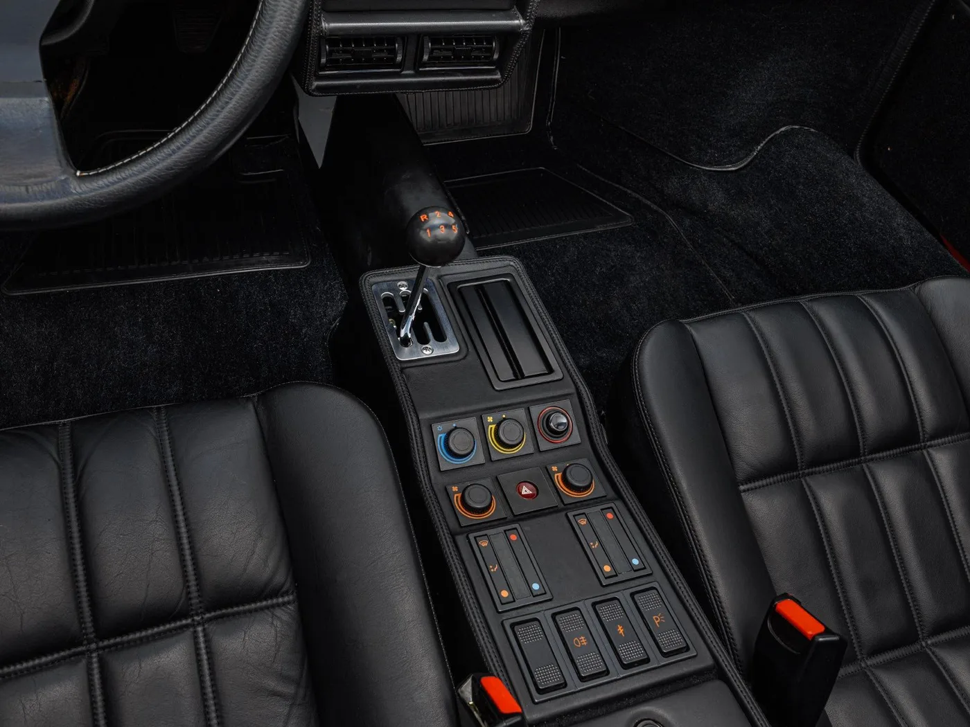 1989 Ferrari 328 GTS proposée par un concessionnaire spécialisé à Böblingen, Allemagne, photo 13 sur 15