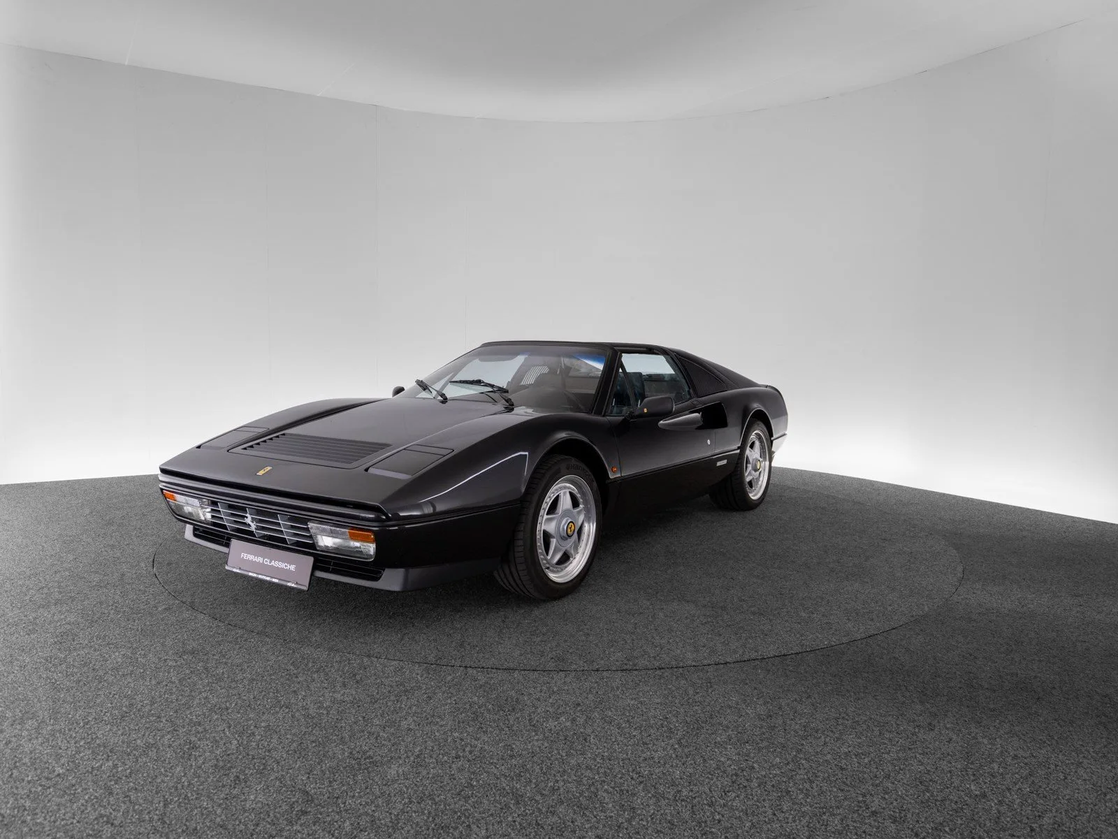 1989 Ferrari 328 GTS angeboten von einem Fachhändler in Singen, Deutschland, Hauptfoto