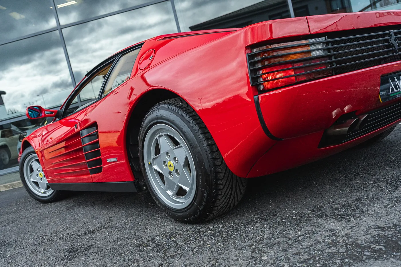 1989 Ferrari Testarossa angeboten von einem Supersportwagenhändler in Preston, Vereinigtes Königreich, Foto 21 von 25