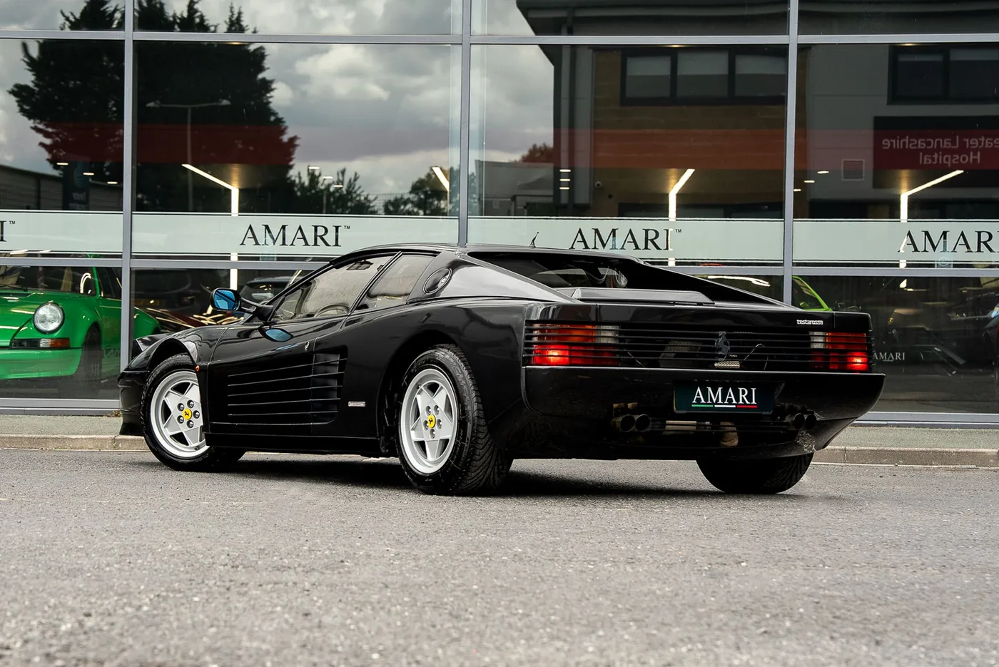1989 Ferrari Testarossa angeboten von einem Supersportwagenhändler in Preston, Vereinigtes Königreich, Foto 3 von 25