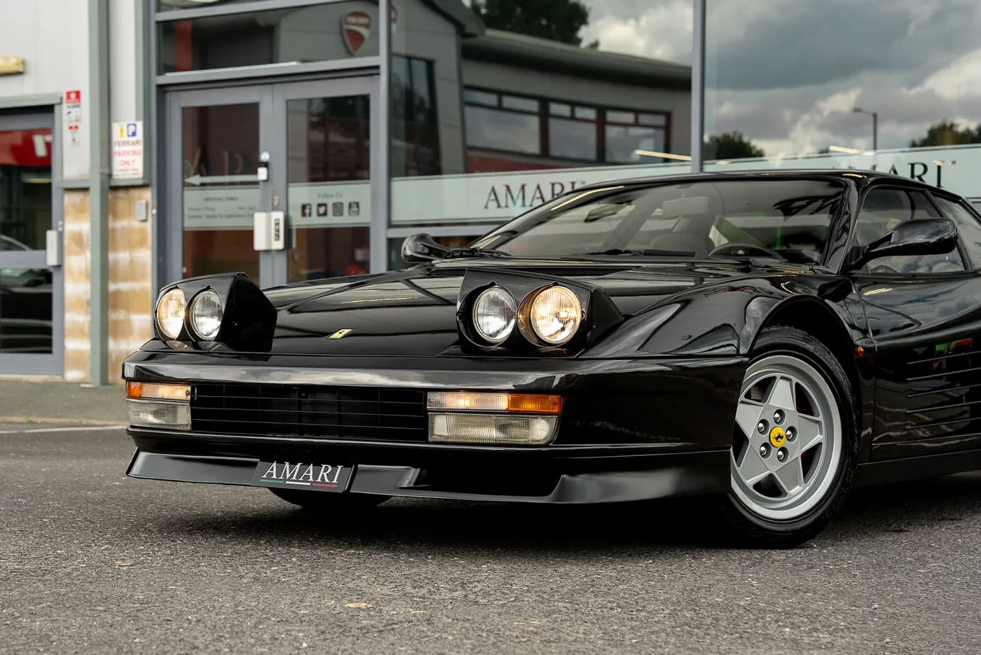 1989 Ferrari Testarossa angeboten von einem Supersportwagenhändler in Preston, Vereinigtes Königreich, Foto 13 von 25