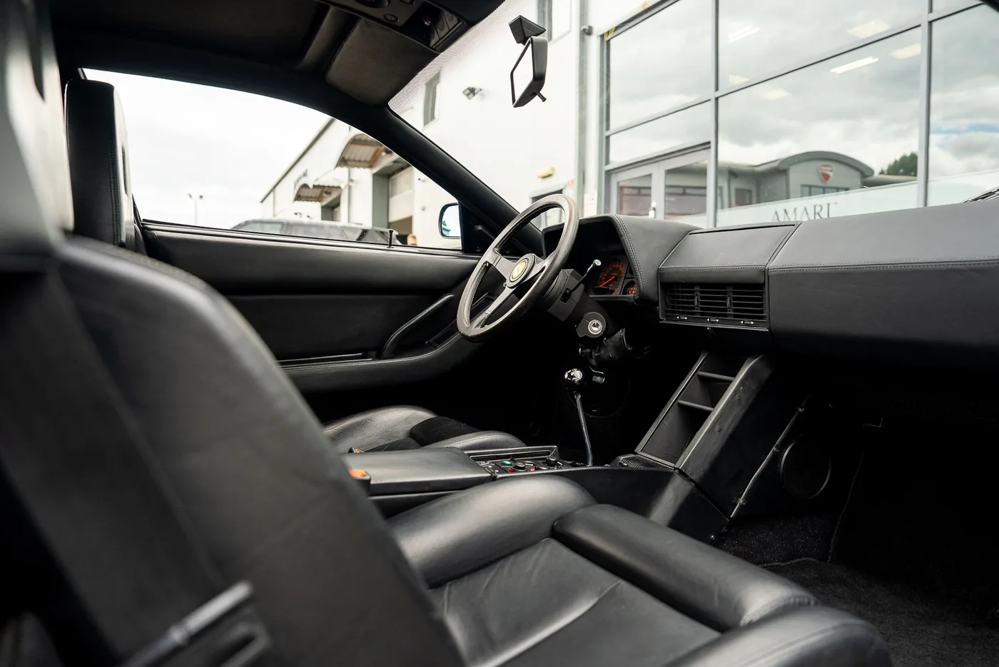 1989 Ferrari Testarossa angeboten von einem Supersportwagenhändler in Preston, Vereinigtes Königreich, Foto 21 von 25