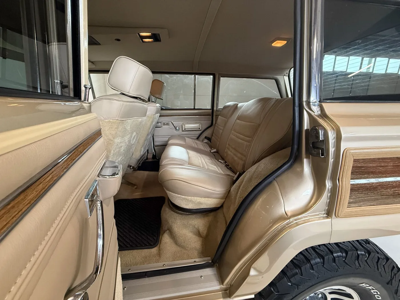 1989 Jeep Grand Wagoneer 5.9 angeboten von einem Fachhändler in Lucca, Italien, Foto 13 von 25