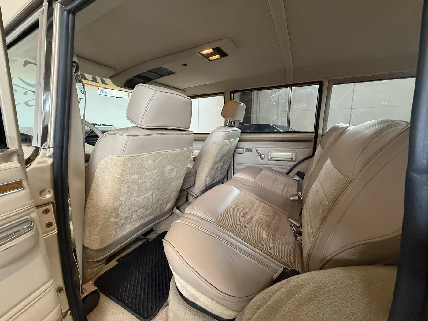 1989 Jeep Grand Wagoneer 5.9 angeboten von einem Fachhändler in Lucca, Italien, Foto 14 von 25