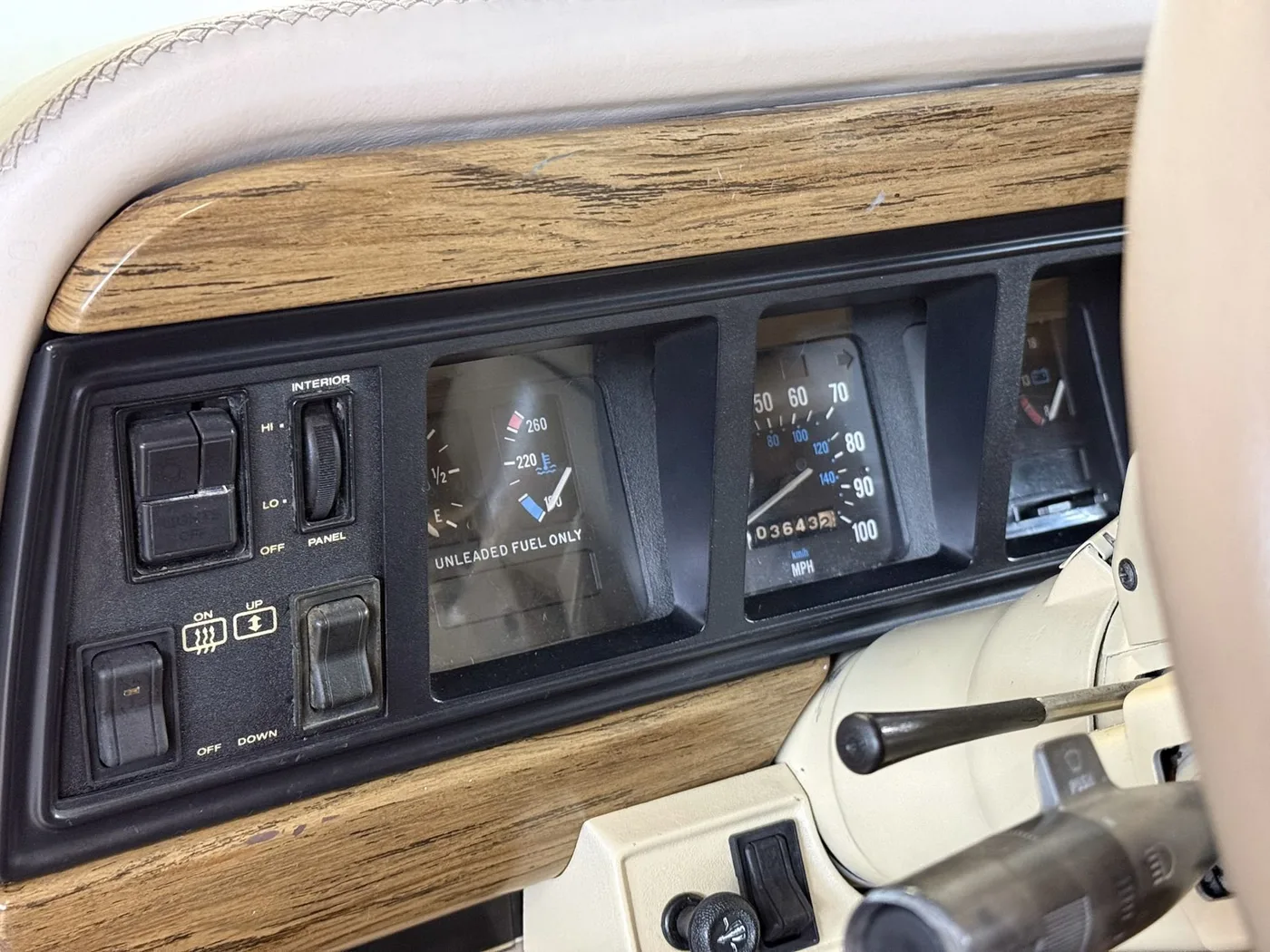 1989 Jeep Grand Wagoneer 5.9 angeboten von einem Fachhändler in Lucca, Italien, Foto 17 von 25