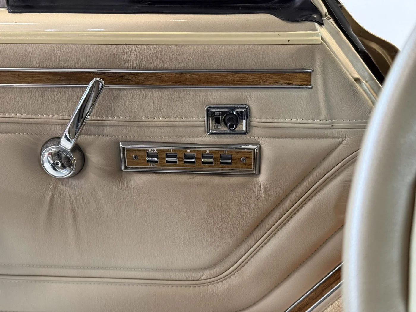 1989 Jeep Grand Wagoneer 5.9 angeboten von einem Fachhändler in Lucca, Italien, Foto 18 von 25