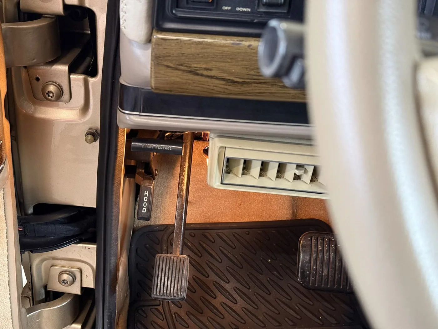 1989 Jeep Grand Wagoneer 5.9 angeboten von einem Fachhändler in Lucca, Italien, Foto 19 von 25