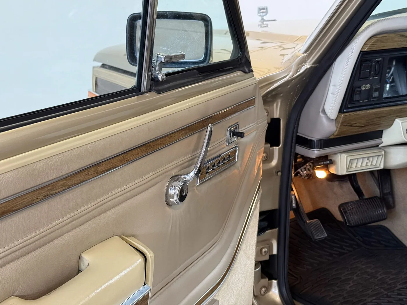 1989 Jeep Grand Wagoneer 5.9 angeboten von einem Fachhändler in Lucca, Italien, Foto 21 von 25
