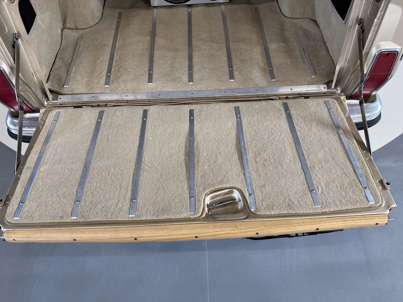 1989 Jeep Grand Wagoneer 5.9 angeboten von einem Fachhändler in Lucca, Italien, Foto 22 von 25