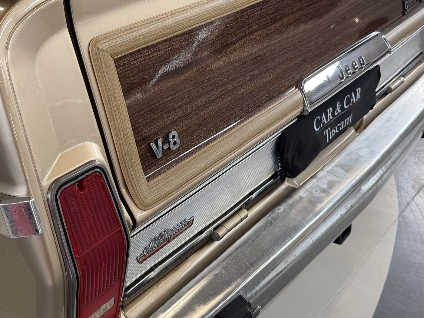1989 Jeep Grand Wagoneer 5.9 angeboten von einem Fachhändler in Lucca, Italien, Foto 24 von 25
