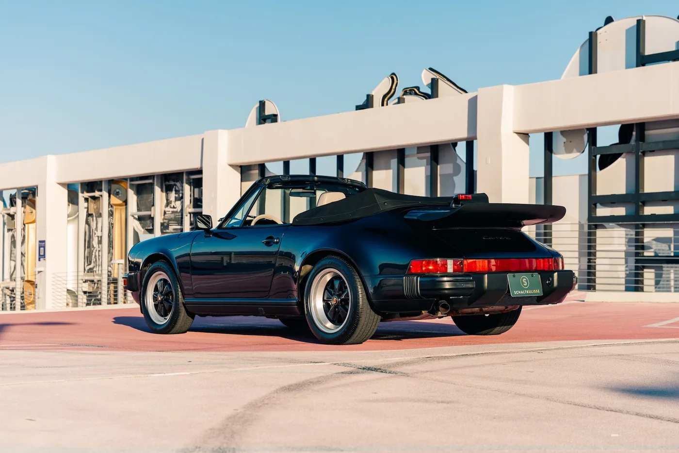 1989 Porsche 911 Carrera Cabriolet proposée par un concessionnaire spécialisé à Miami, États-Unis, photo 3 sur 15