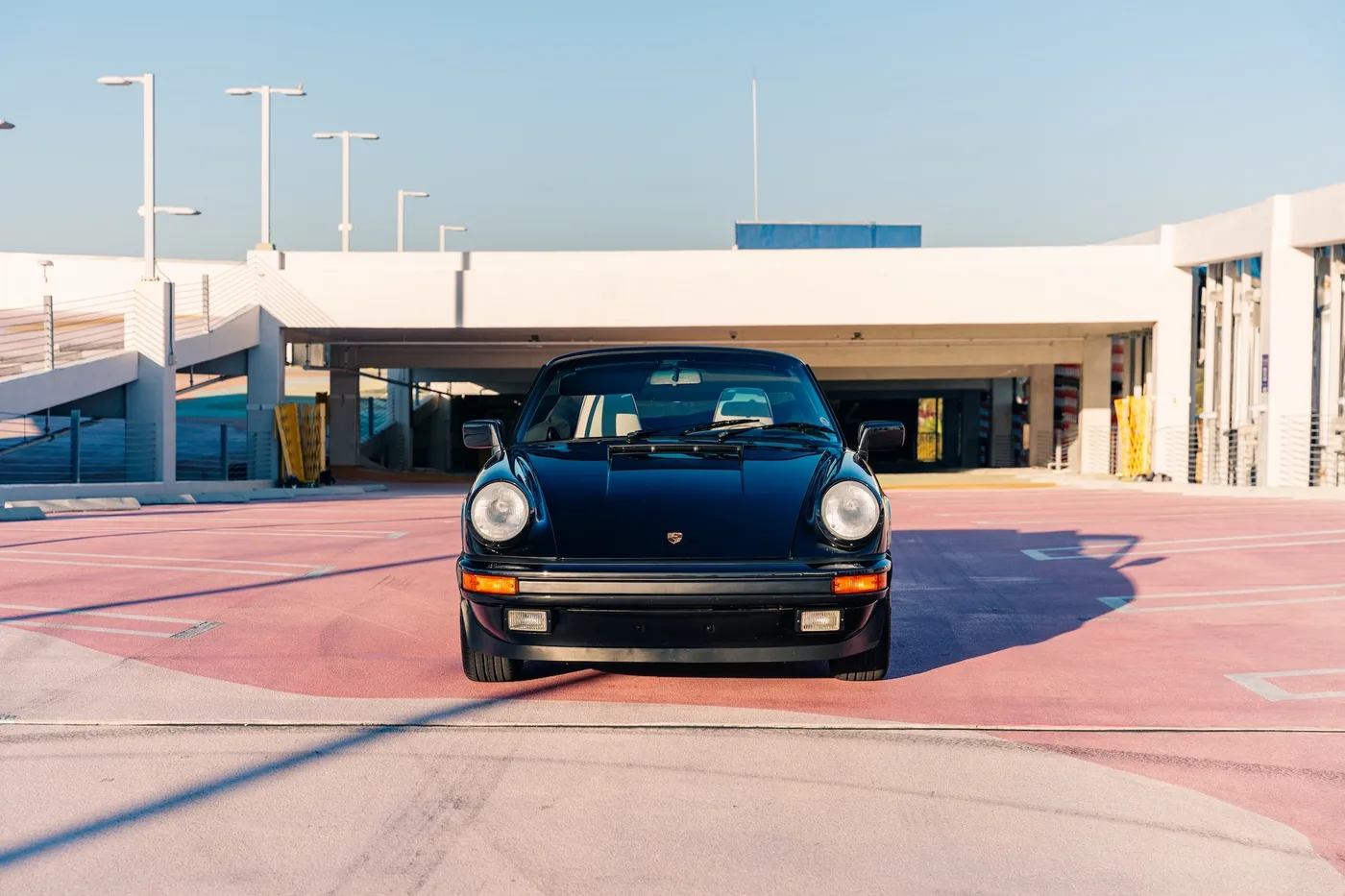 1989 Porsche 911 Carrera Cabriolet proposée par un concessionnaire spécialisé à Miami, États-Unis, photo 8 sur 15