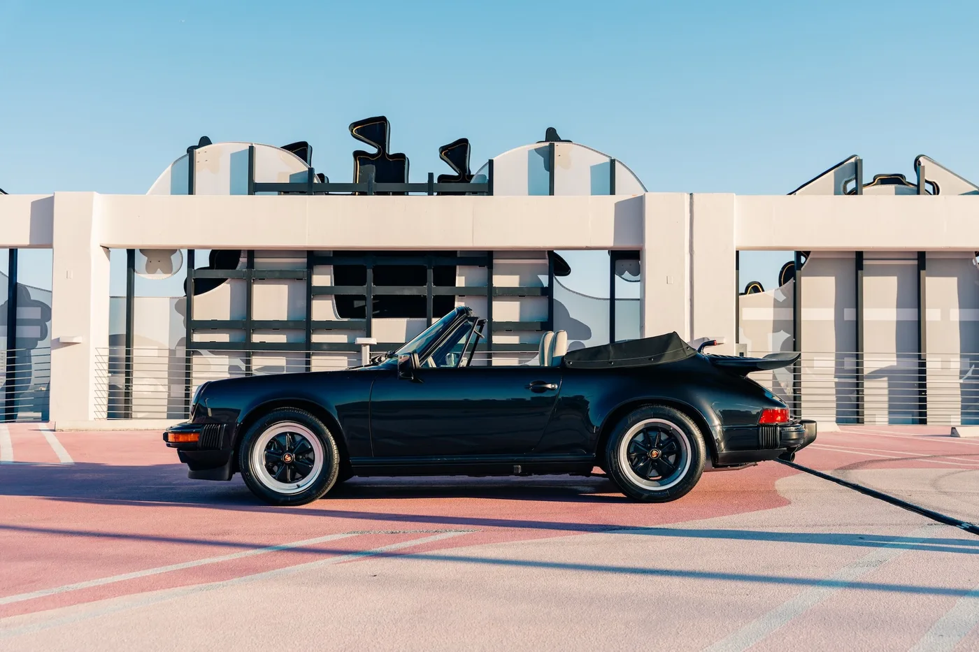 1989 Porsche 911 Carrera Cabriolet proposée par un concessionnaire spécialisé à Miami, États-Unis, photo 9 sur 15