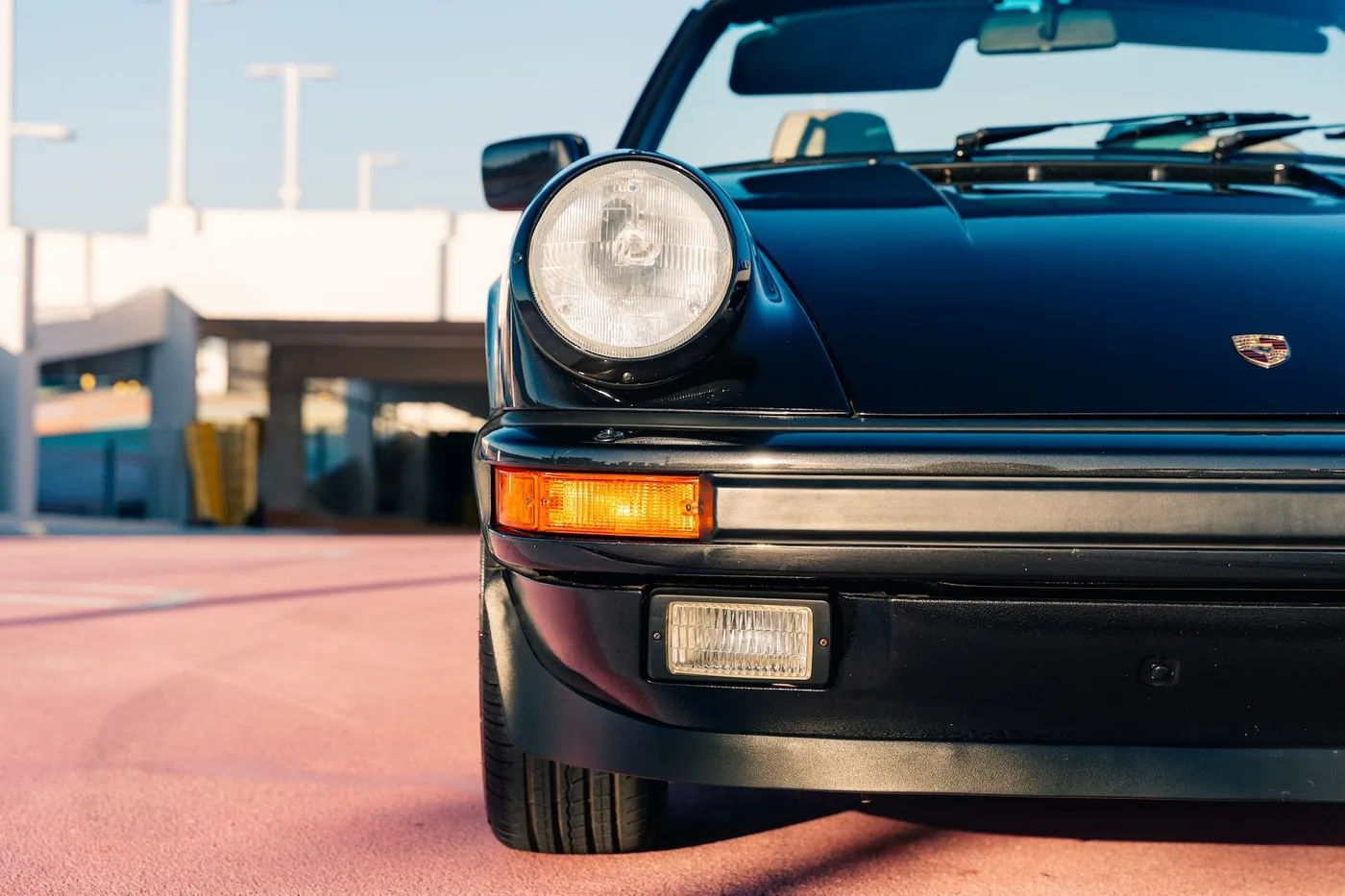 1989 Porsche 911 Carrera Cabriolet proposée par un concessionnaire spécialisé à Miami, États-Unis, photo 12 sur 15