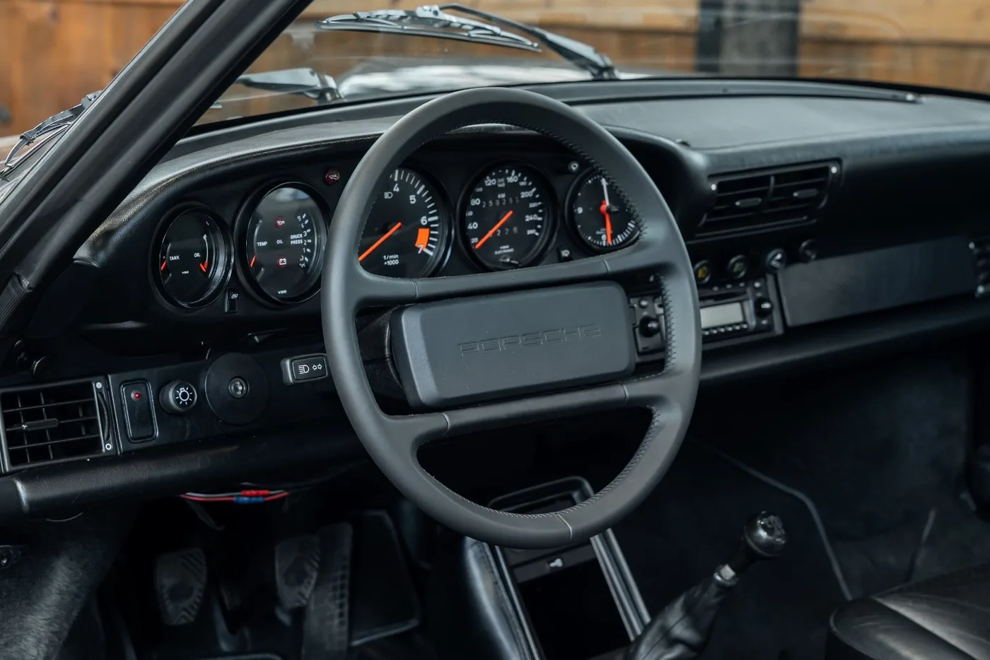 1989 Porsche 911 Carrera Cabriolet angeboten von einem Fachhändler in Neuss, Deutschland, Foto 10 von 25