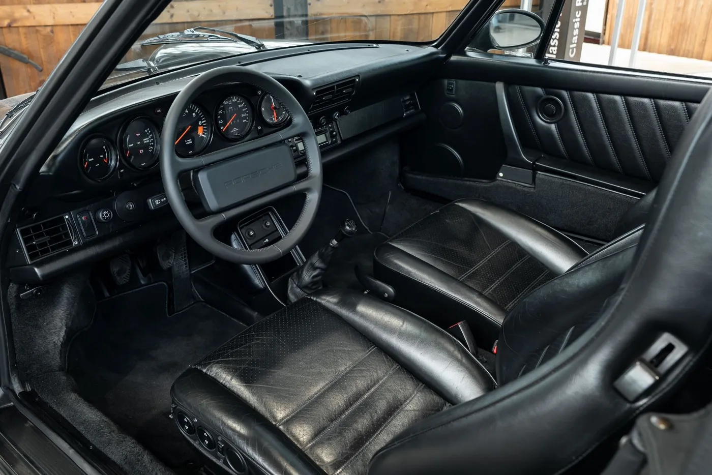1989 Porsche 911 Carrera Cabriolet angeboten von einem Fachhändler in Neuss, Deutschland, Foto 11 von 25