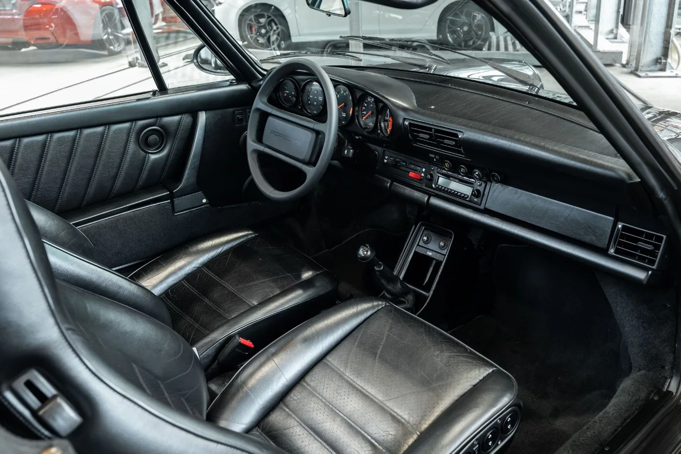 1989 Porsche 911 Carrera Cabriolet angeboten von einem Fachhändler in Neuss, Deutschland, Foto 12 von 25