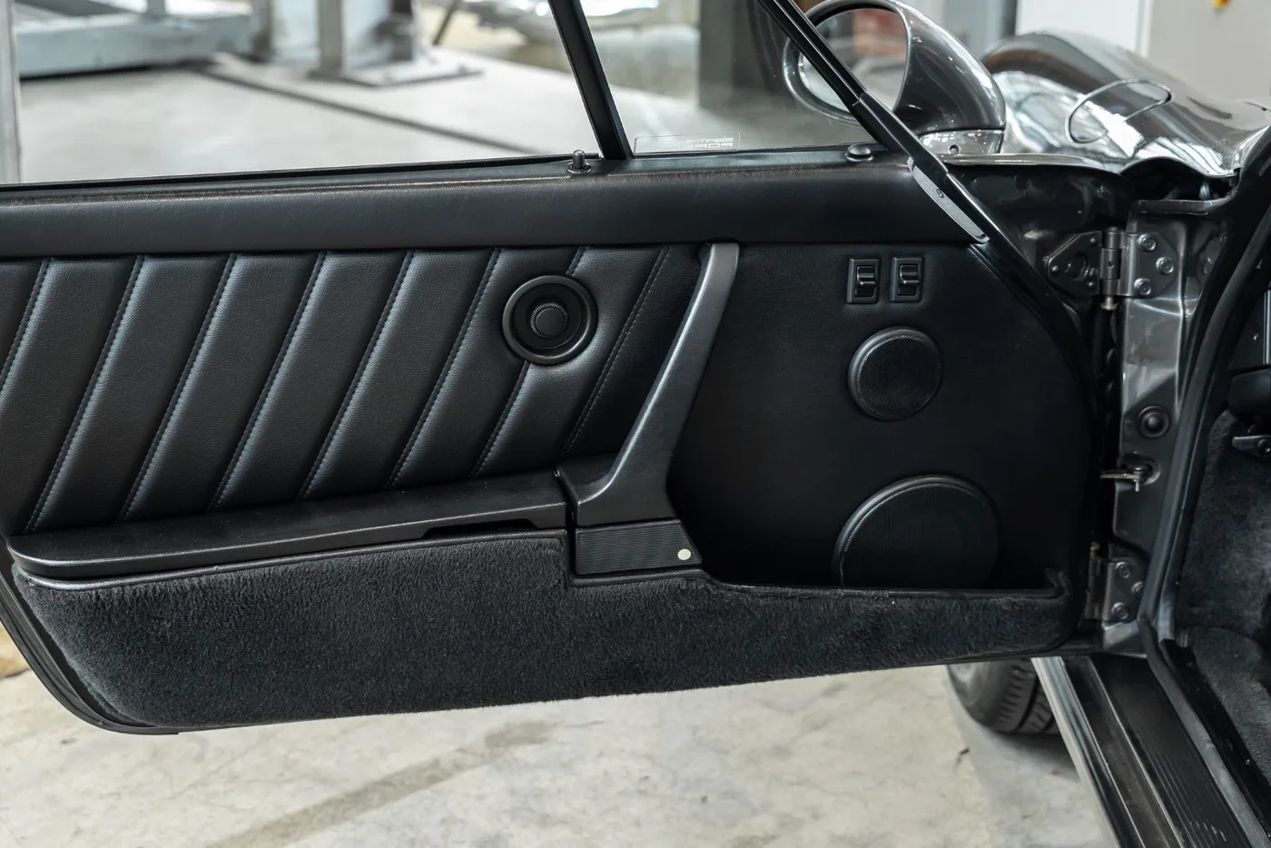 1989 Porsche 911 Carrera Cabriolet angeboten von einem Fachhändler in Neuss, Deutschland, Foto 19 von 25