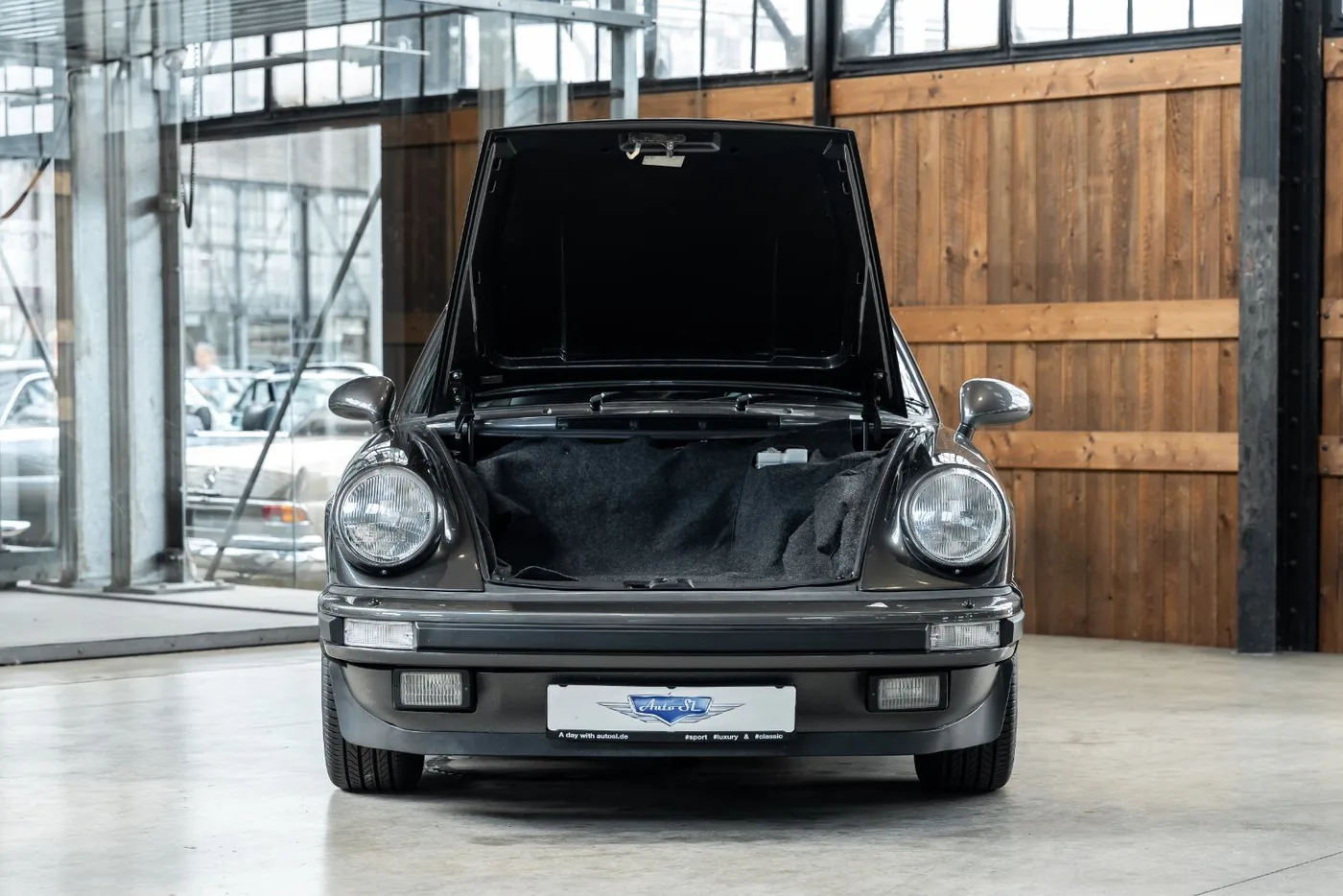 1989 Porsche 911 Carrera Cabriolet angeboten von einem Fachhändler in Neuss, Deutschland, Foto 21 von 25