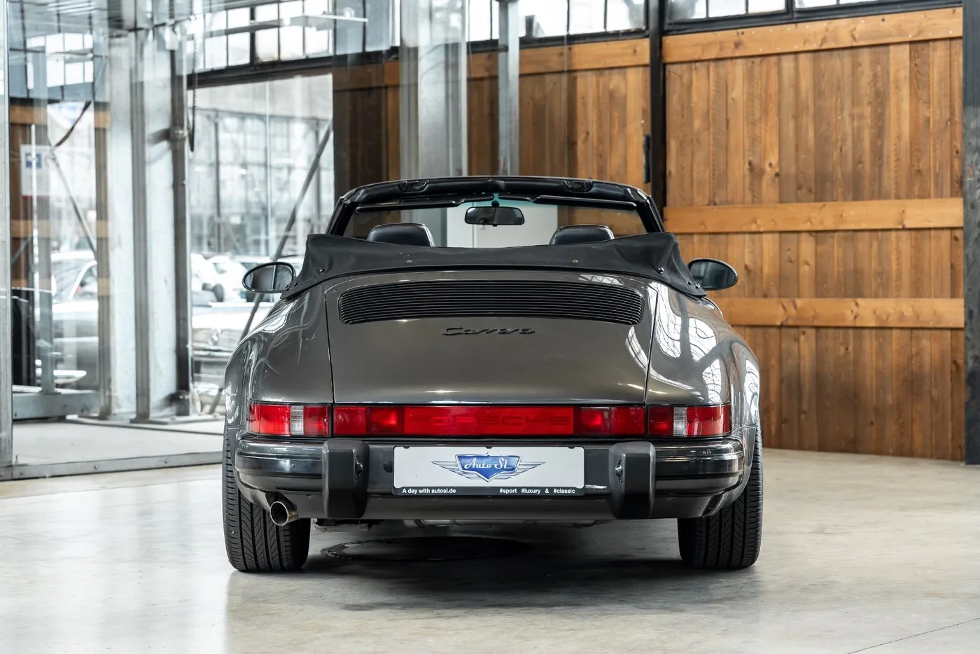 1989 Porsche 911 Carrera Cabriolet angeboten von einem Fachhändler in Neuss, Deutschland, Foto 24 von 25