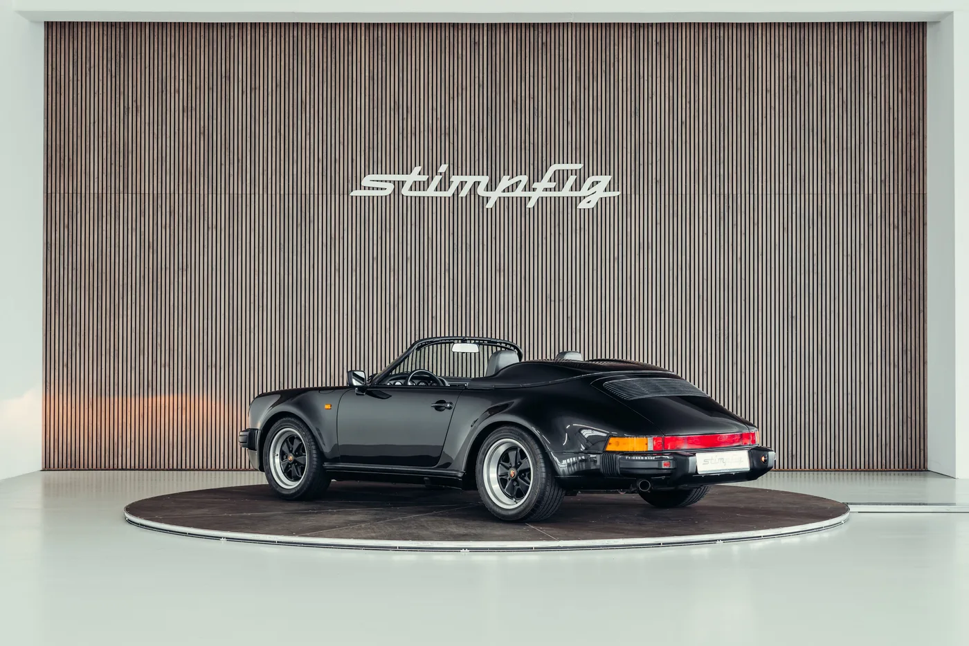 1989 Porsche 911 Speedster angeboten von einem Oldtimerspezialisten in Stuttgart, Deutschland, Foto 3 von 25