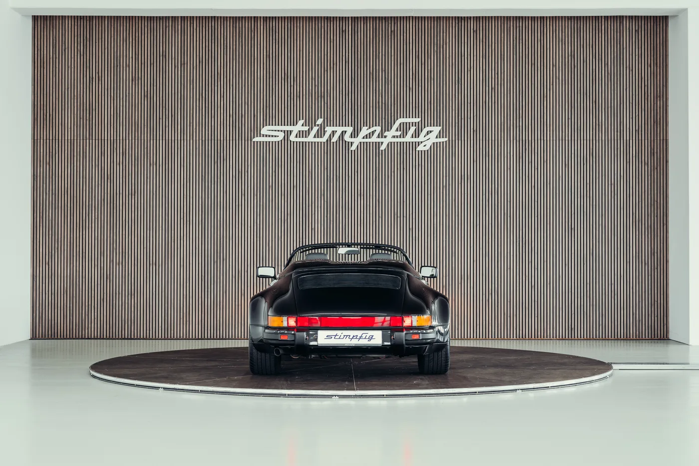 1989 Porsche 911 Speedster angeboten von einem Oldtimerspezialisten in Stuttgart, Deutschland, Foto 4 von 25