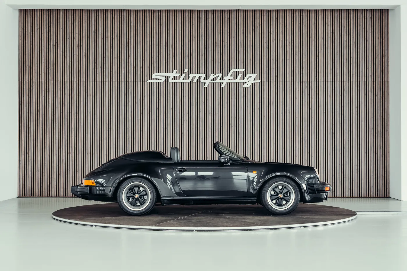 1989 Porsche 911 Speedster angeboten von einem Oldtimerspezialisten in Stuttgart, Deutschland, Foto 6 von 25
