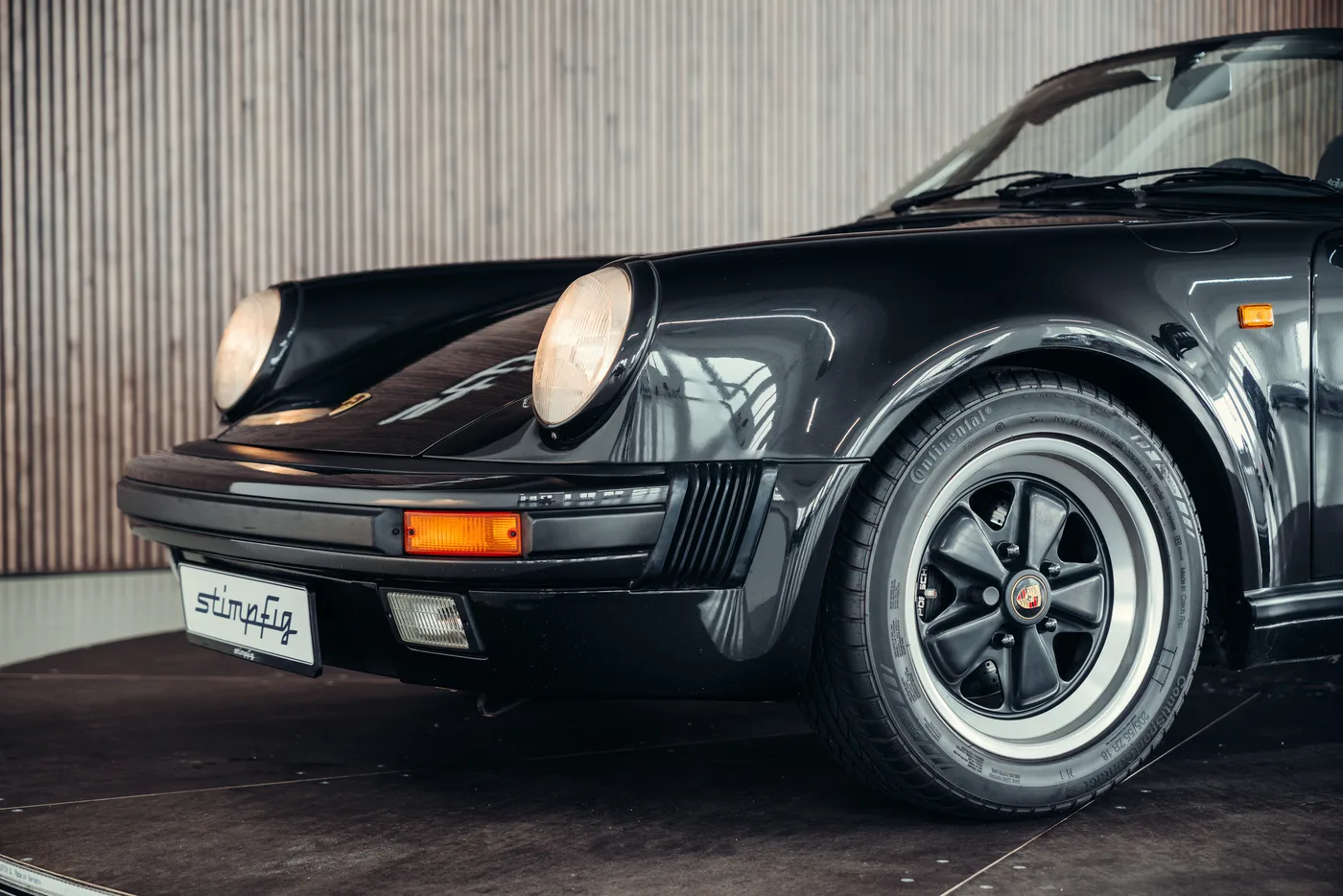 1989 Porsche 911 Speedster angeboten von einem Oldtimerspezialisten in Stuttgart, Deutschland, Foto 14 von 25