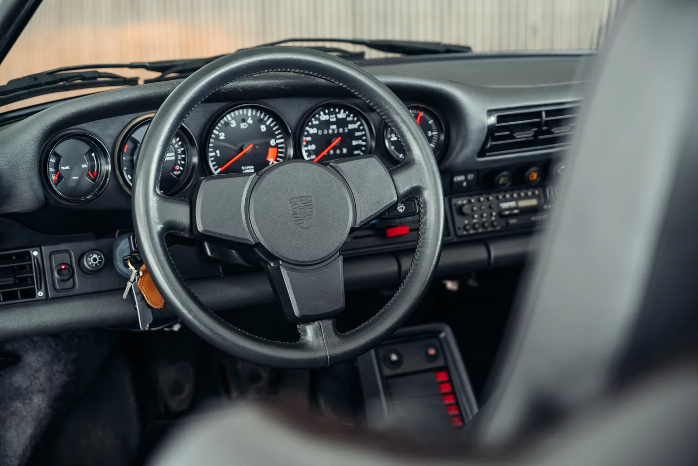 1989 Porsche 911 Speedster angeboten von einem Oldtimerspezialisten in Stuttgart, Deutschland, Foto 20 von 25