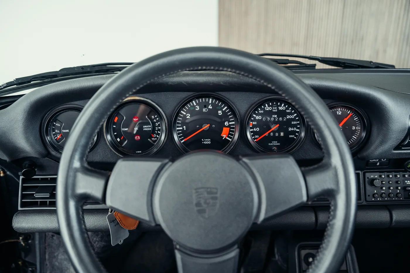 1989 Porsche 911 Speedster angeboten von einem Oldtimerspezialisten in Stuttgart, Deutschland, Foto 25 von 25