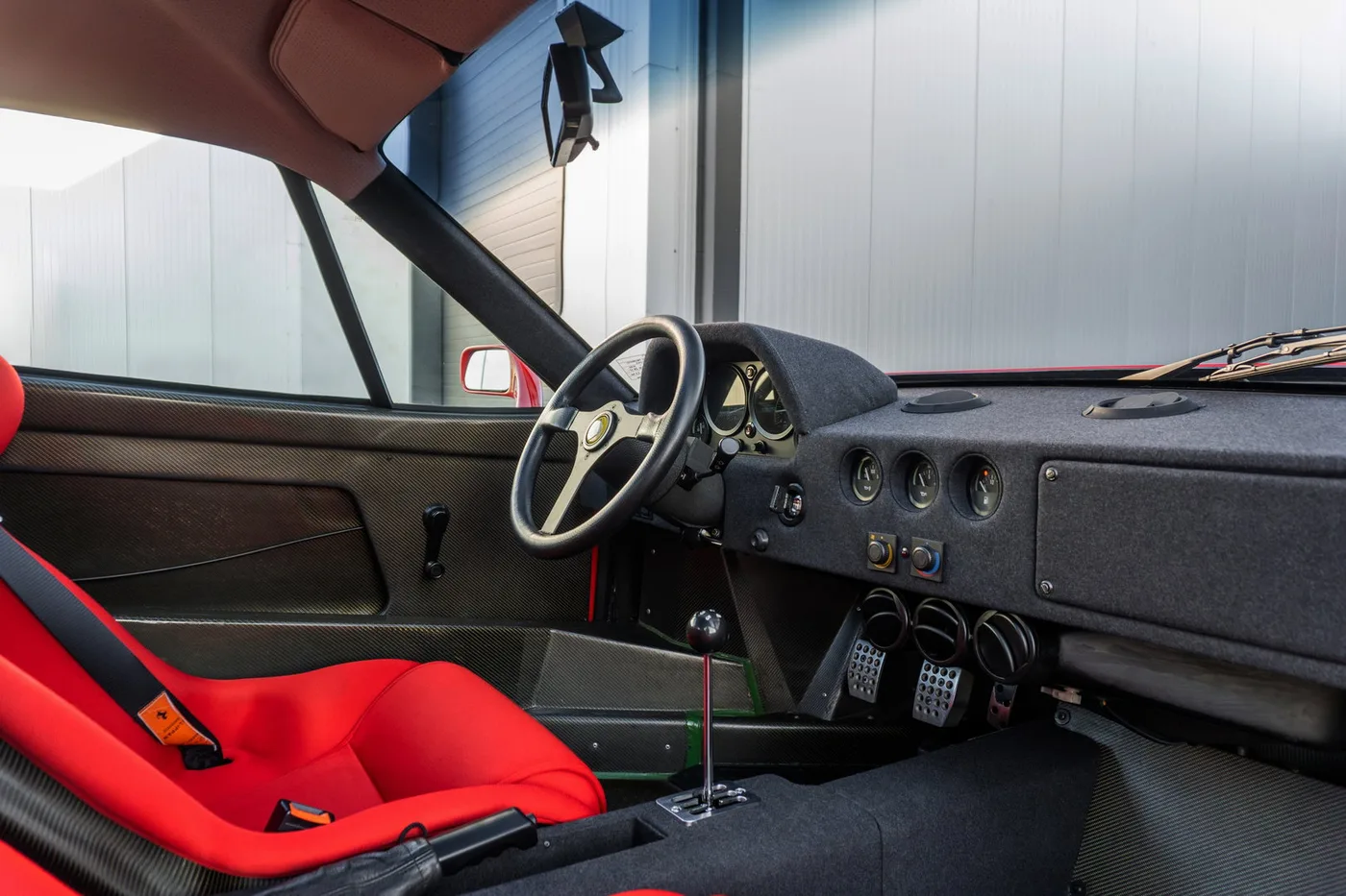 1990 Ferrari F40 offered by a supercar dealer in Woerden, Netherlands, photo 5 of 25