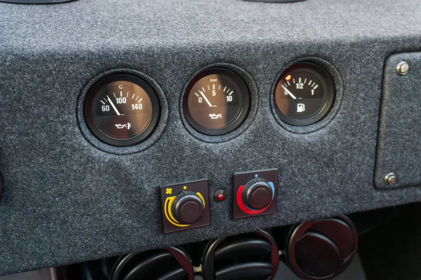 1990 Ferrari F40 offered by a supercar dealer in Woerden, Netherlands, photo 11 of 25