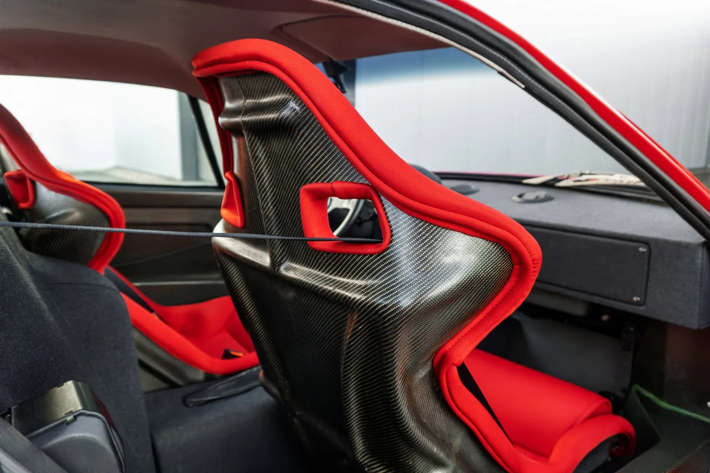 1990 Ferrari F40 offered by a supercar dealer in Woerden, Netherlands, photo 15 of 25