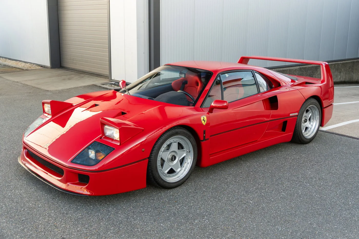 1990 Ferrari F40 offered by a supercar dealer in Woerden, Netherlands, photo 20 of 25