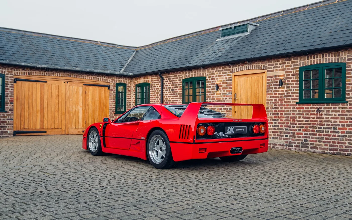 1990 Ferrari F40 offered by a specialist dealer in Chorleywood, United Kingdom, photo 2 of 15