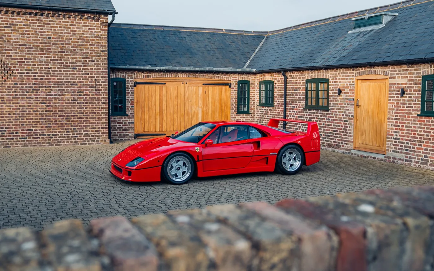 1990 Ferrari F40 offered by a specialist dealer in Chorleywood, United Kingdom, photo 8 of 15