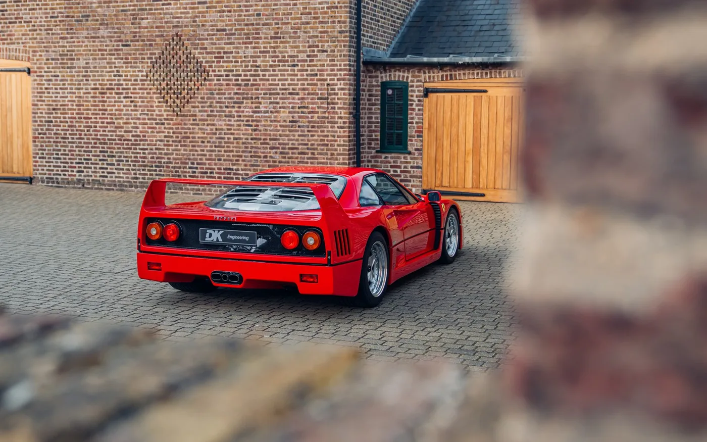 1990 Ferrari F40 offered by a specialist dealer in Chorleywood, United Kingdom, photo 9 of 15