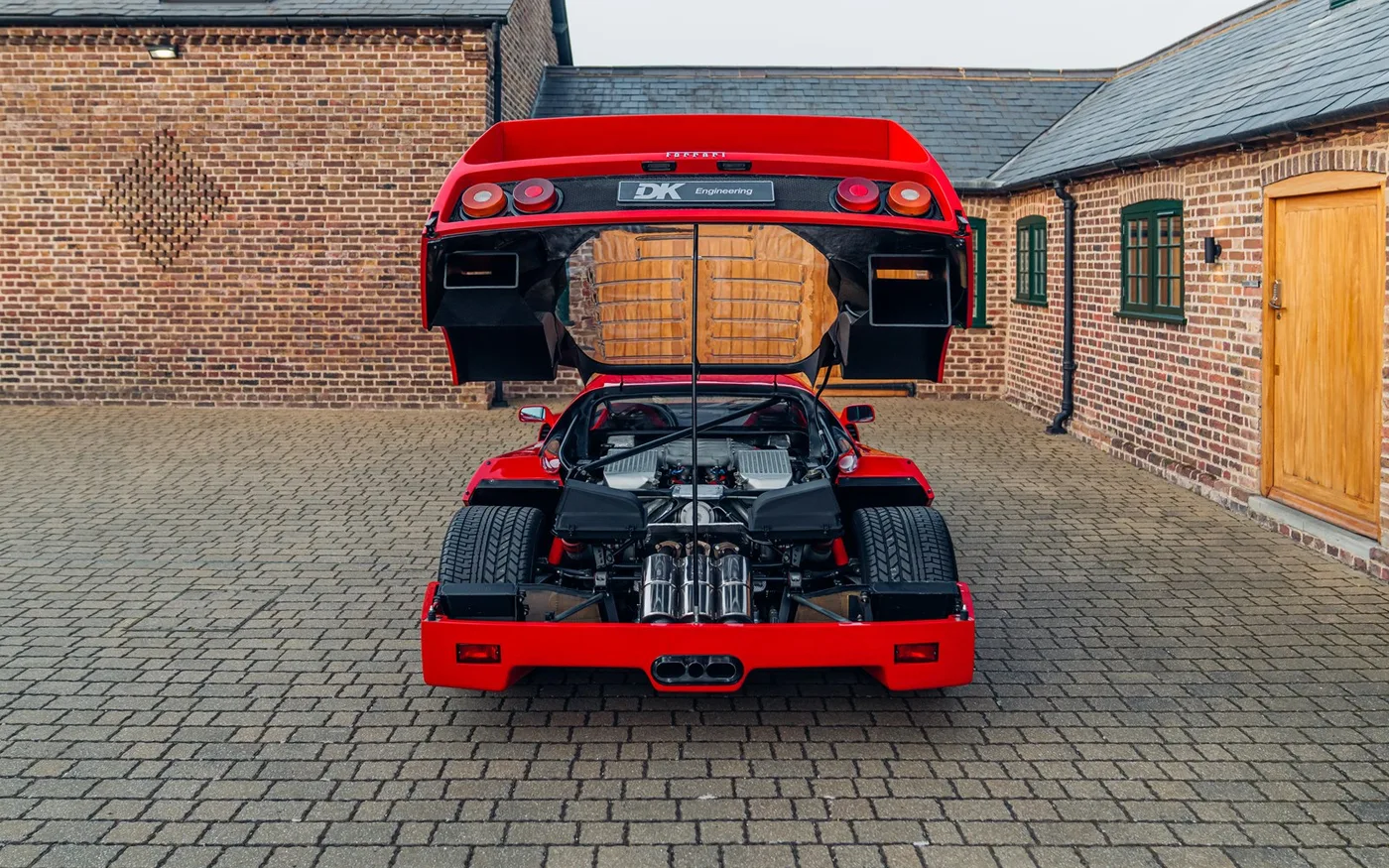 1990 Ferrari F40 offered by a specialist dealer in Chorleywood, United Kingdom, photo 13 of 15