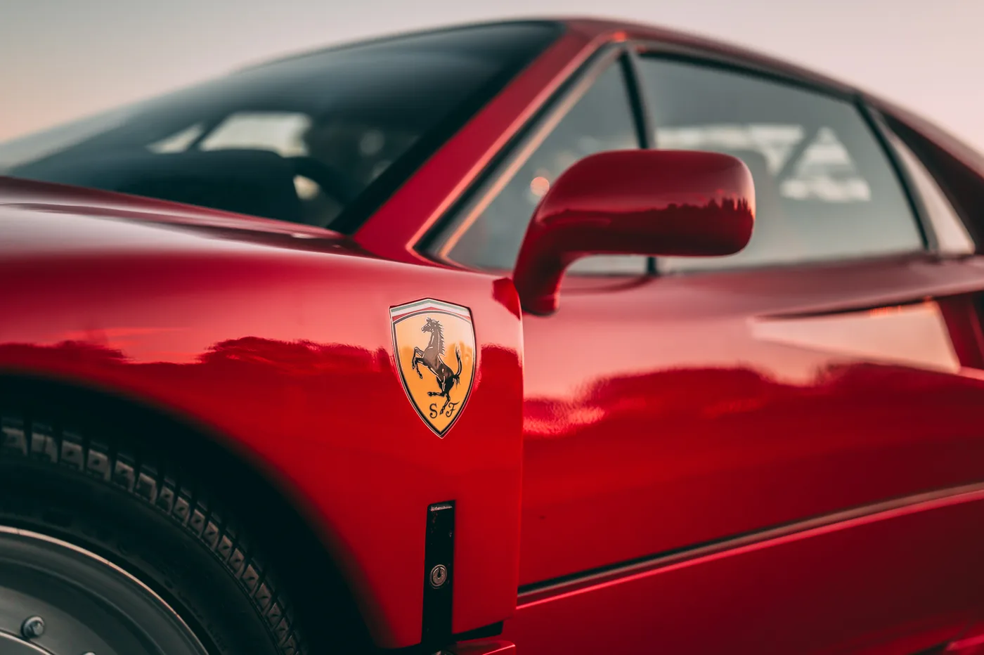 1990 Ferrari F40 offered by a specialist dealer in Munich, Germany, photo 7 of 15