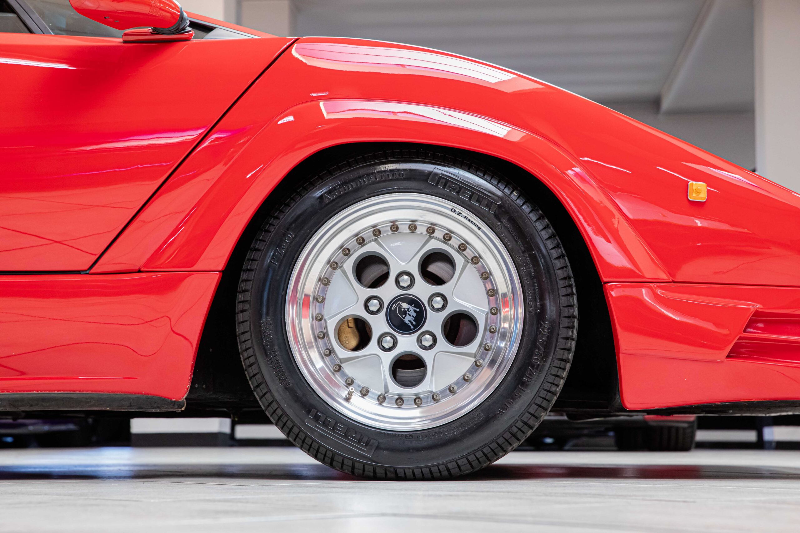 1990 Lamborghini Countach 25th Anniversary offered by a specialist dealer in Milan, Italy, photo 3 of 20