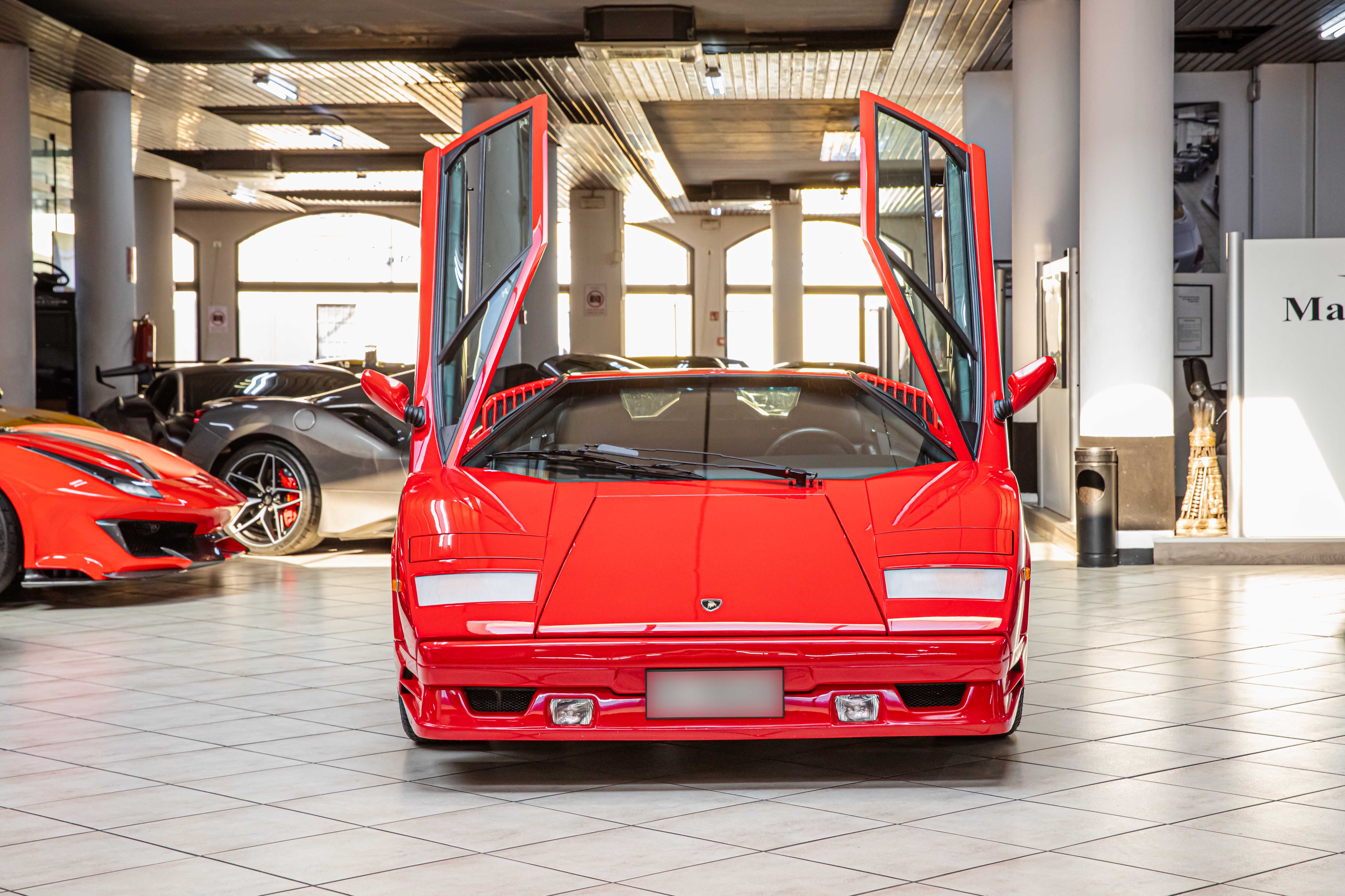 1990 Lamborghini Countach 25th Anniversary offered by a specialist dealer in Milan, Italy, photo 7 of 20
