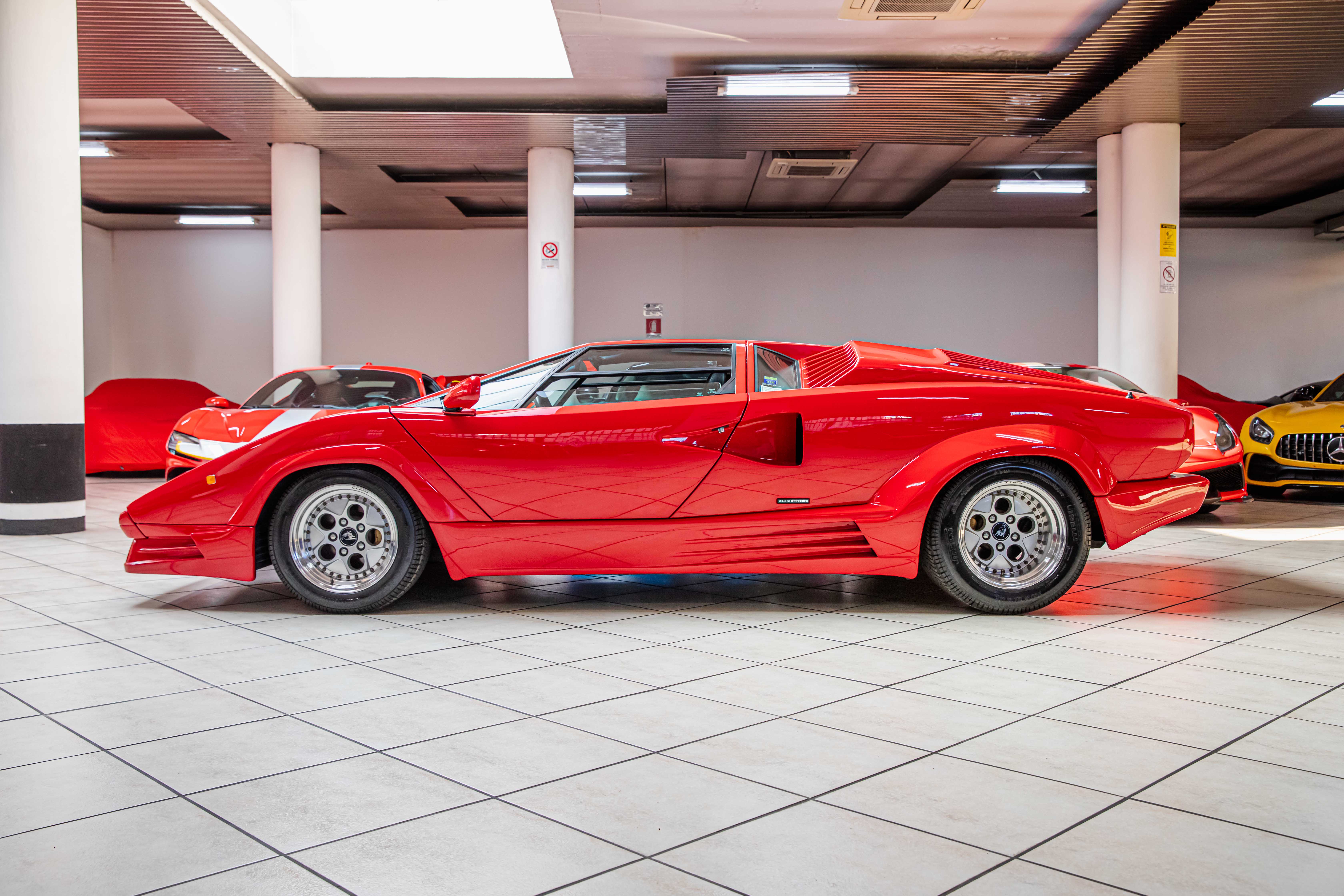 1990 Lamborghini Countach 25th Anniversary offered by a specialist dealer in Milan, Italy, photo 10 of 20