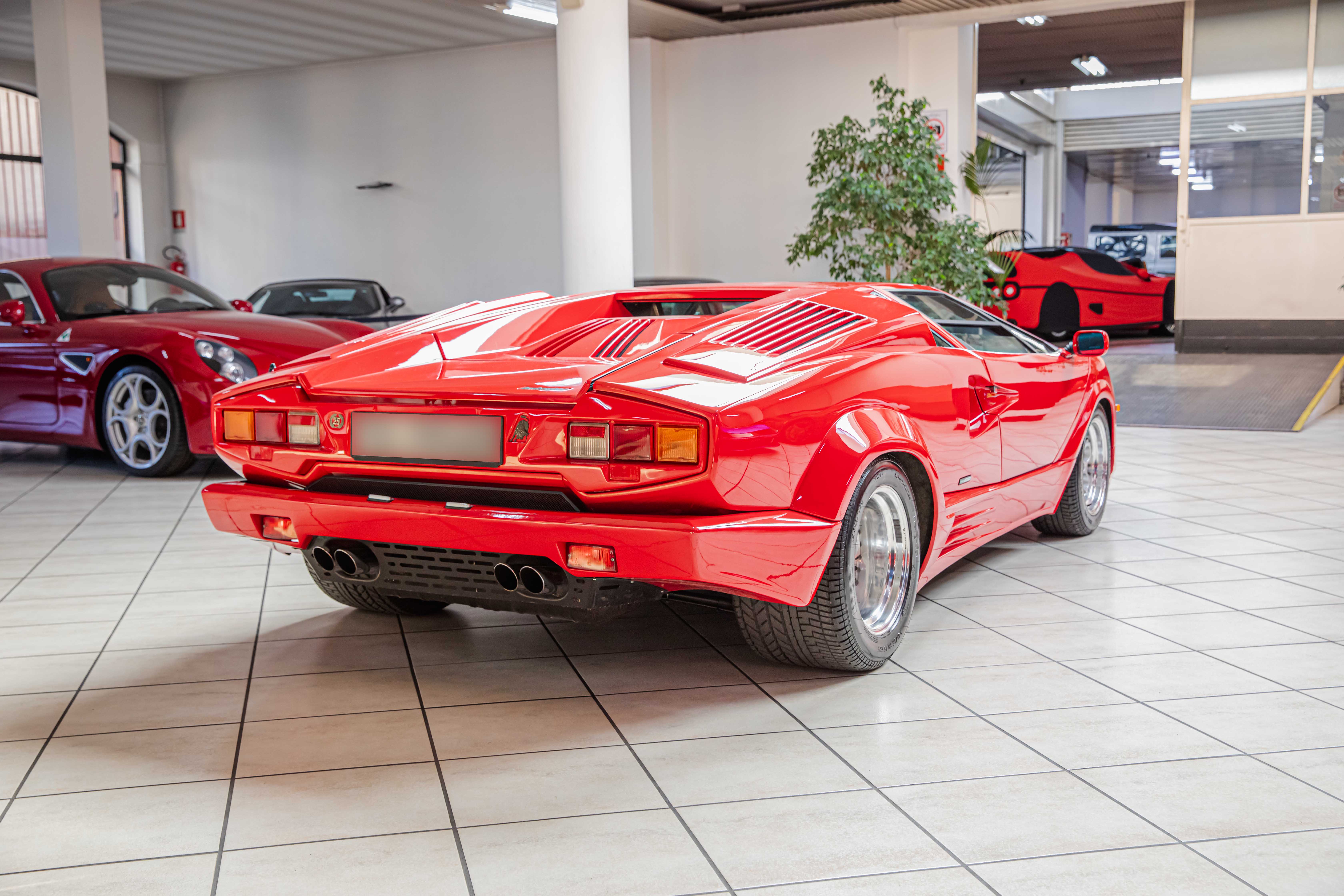 1990 Lamborghini Countach 25th Anniversary offered by a specialist dealer in Milan, Italy, photo 13 of 20