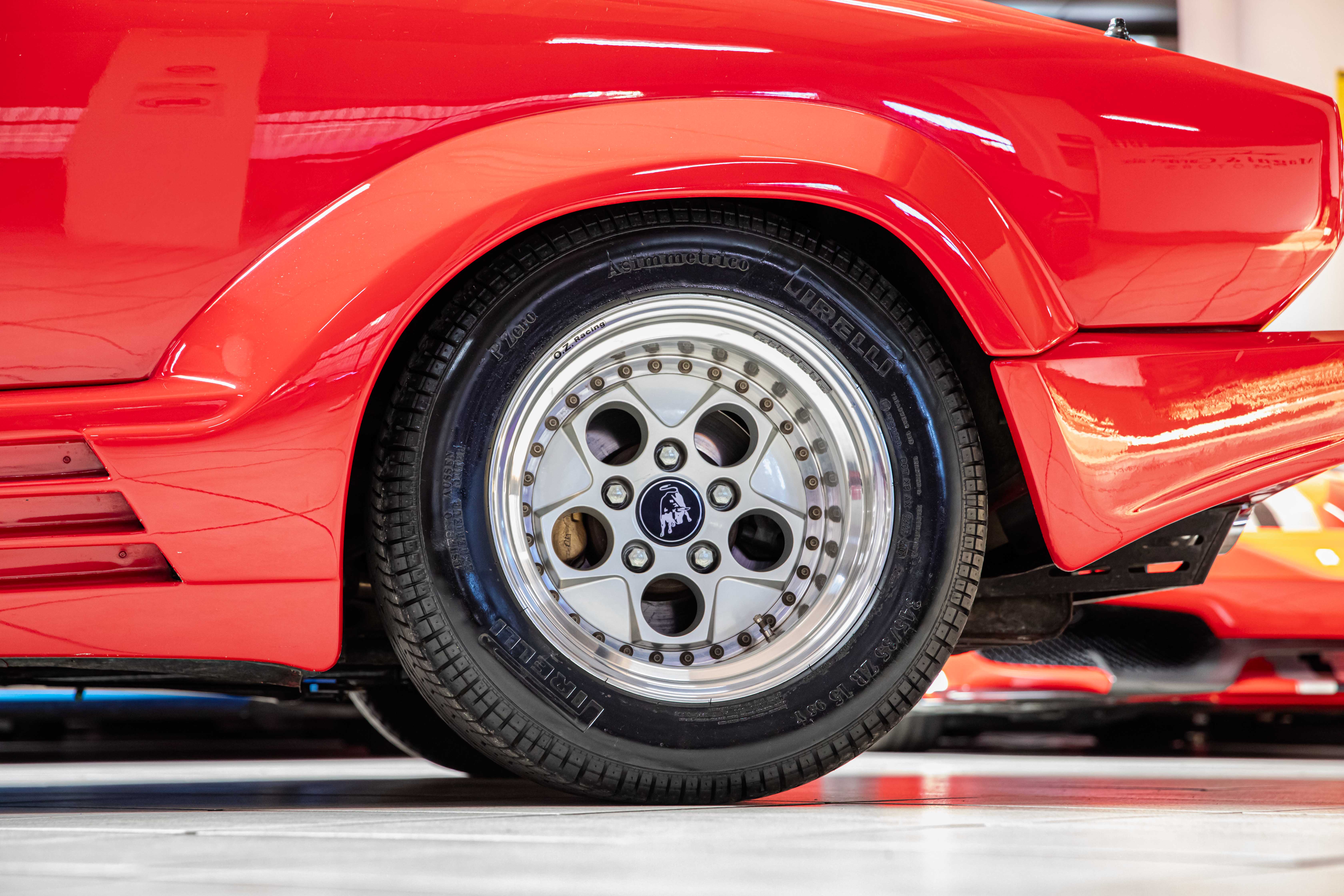 1990 Lamborghini Countach 25th Anniversary offered by a specialist dealer in Milan, Italy, photo 15 of 20