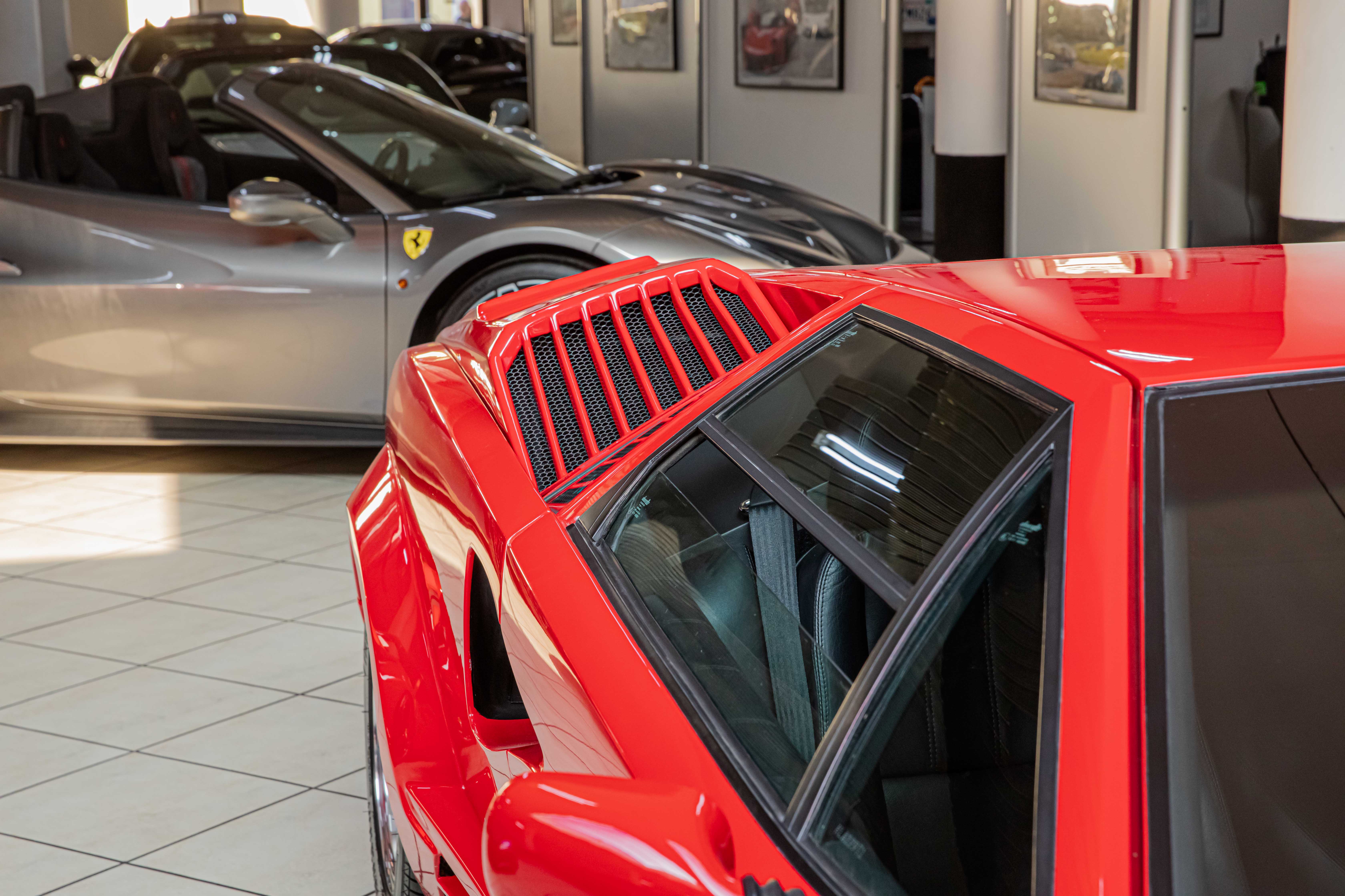 1990 Lamborghini Countach 25th Anniversary offered by a specialist dealer in Milan, Italy, photo 17 of 20