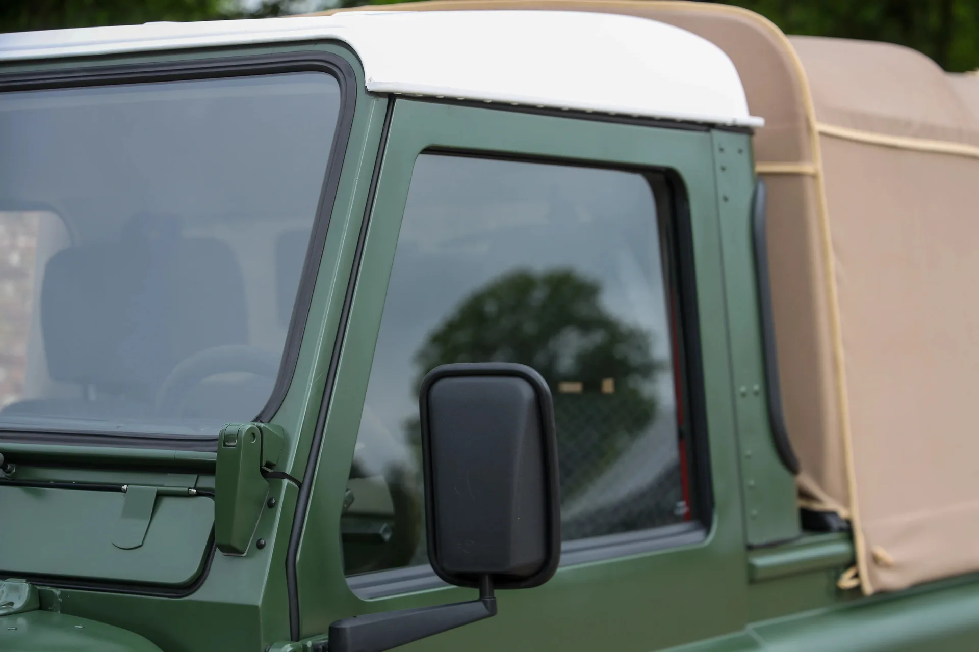 1990 Land Rover Defender 90 Pick-up, 17/30