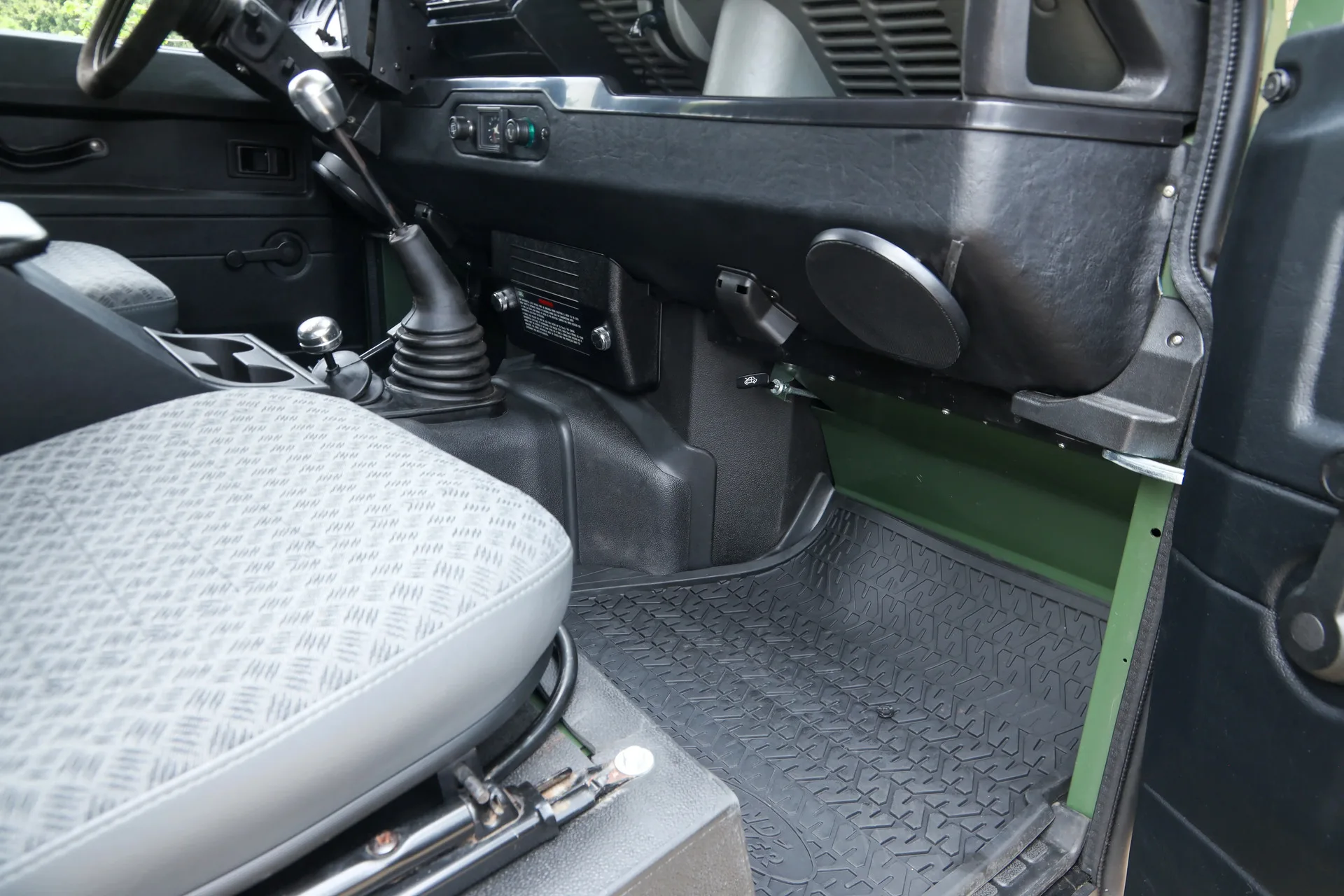 1990 Land Rover Defender 90 Pick-up, 24/30